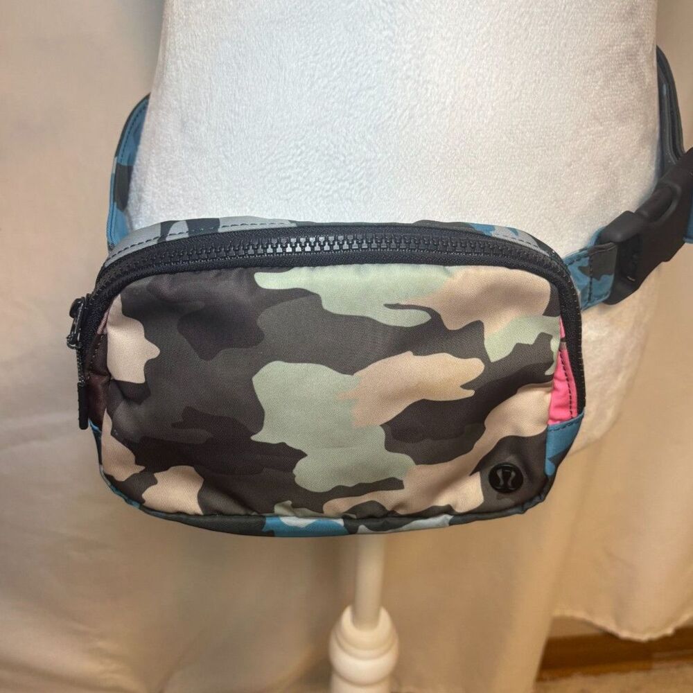 LULULEMON Camo Multicolor Fanny Pack Everywhere Belt Bag Heritage Adjustable - Picture 4 of 8